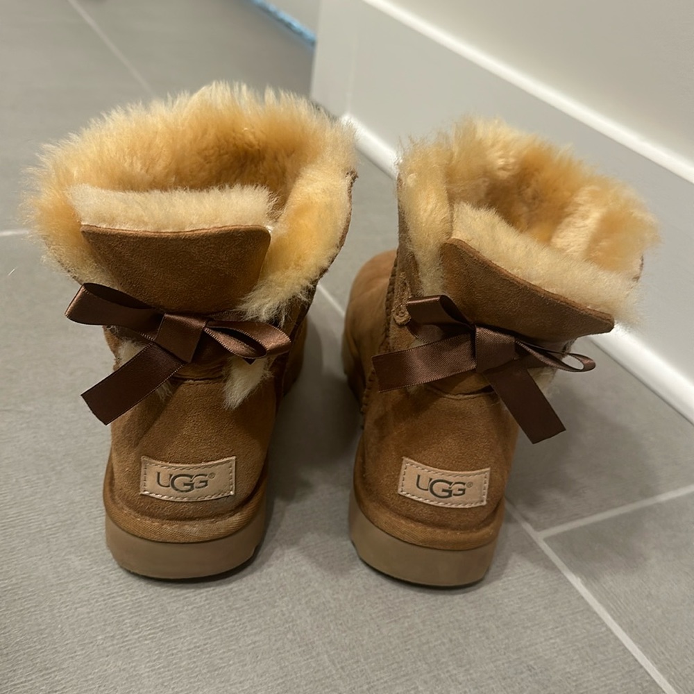 Bailey Bow (short) UGGS